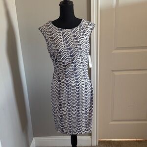 Chic Wave Pattern Mini Dress in Blue and White